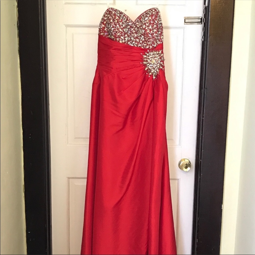 Red prom dress